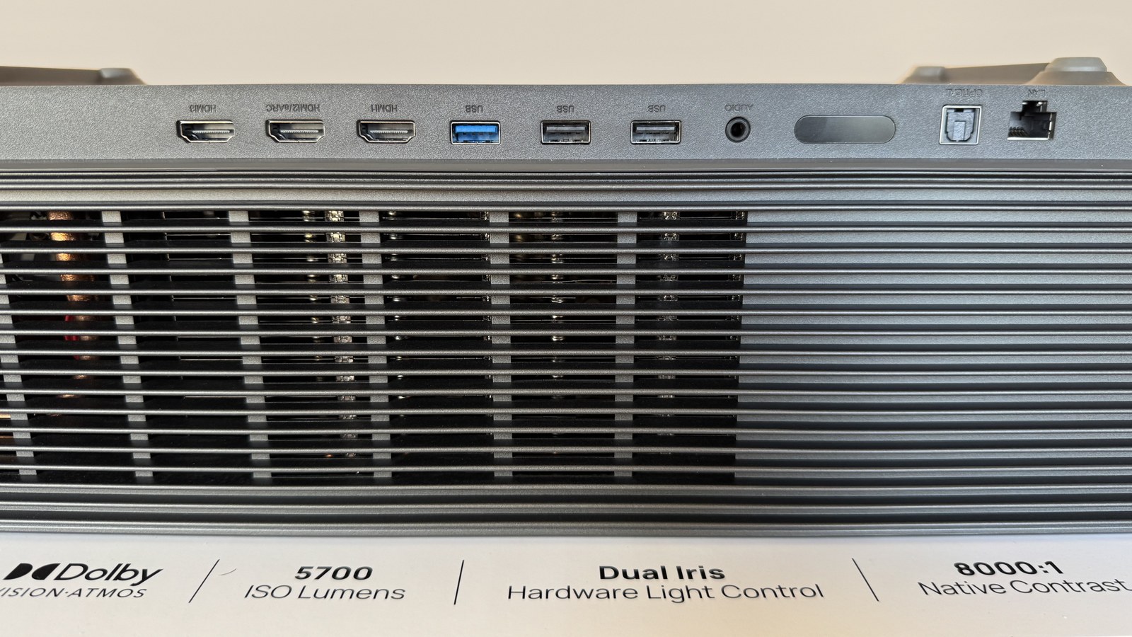 Порты AURA 3 Max крупно: три HDMI, USB 3.0, два USB 2.0, 3,5-мм джек, оптический выход и LAN